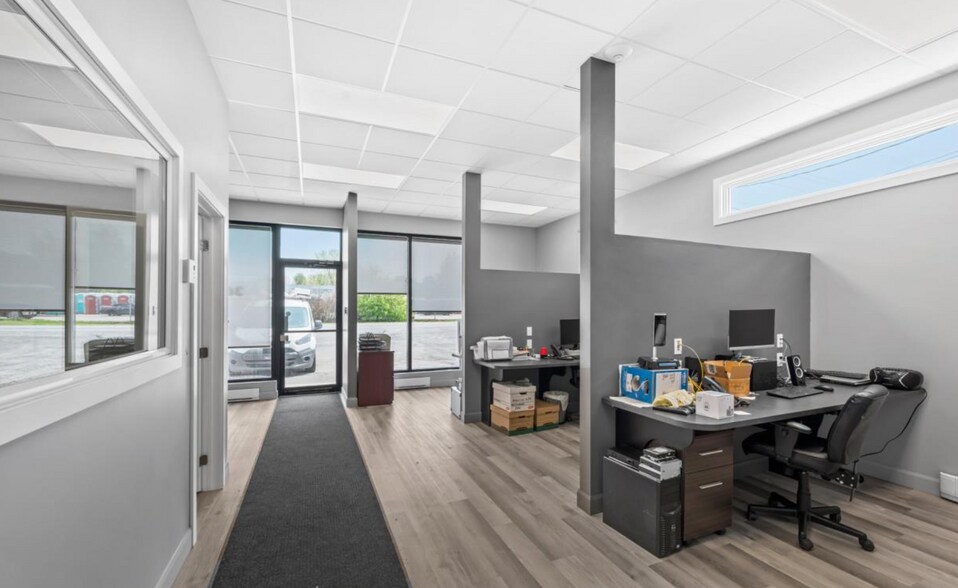 More Photos Of 34-36 Rue Saint-Jude S, Granby General Retail For Lease