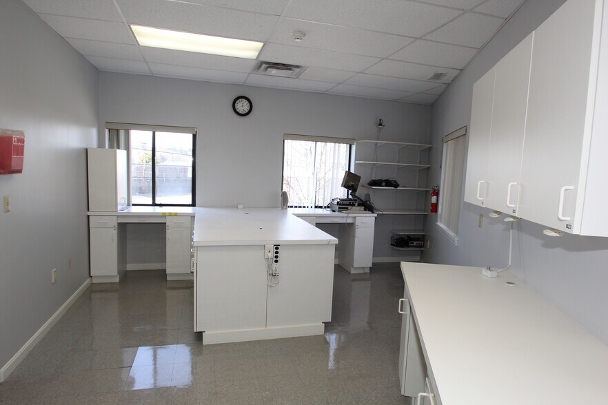 More Photos Of 87 Main St, North Reading Light Manufacturing For Sale