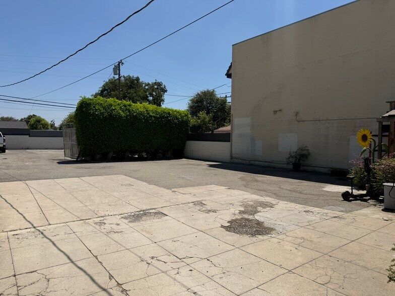 More Photos Of 480 S Rosemead Blvd, Pasadena Office For Sale
