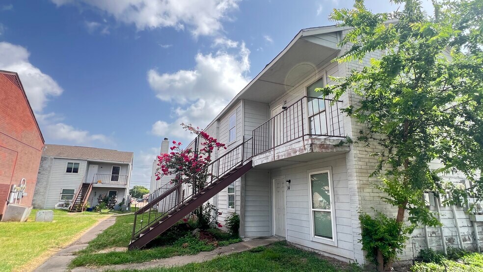More Photos Of 8807 Bissonnet St, Houston Apartments For Sale