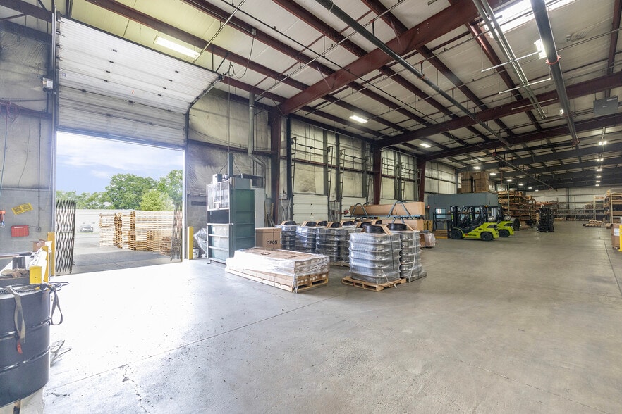 More Photos Of 1000 Sako Ct, Elkhart Warehouse For Lease