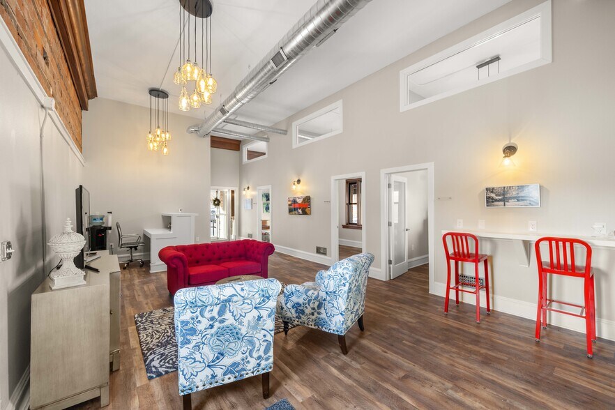 More Photos Of 101 E Jefferson St, Winterset Office For Sale