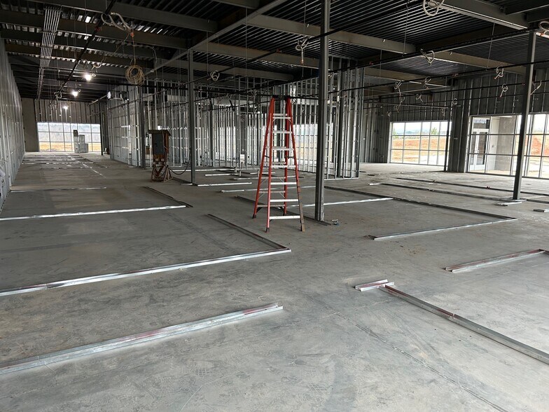 More Photos Of 444 Oconee Business Pky, Westminster Manufacturing For Sale