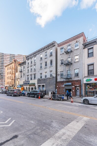 More Photos Of 35 Madison St, New York Apartments For Sale