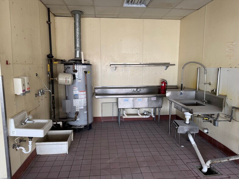 More Photos Of 821-901 Mountain Ave, Berthoud Freestanding For Lease