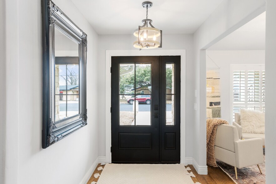 More Photos Of 608 W Morse St, Fredericksburg Specialty For Sale