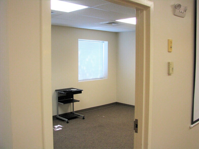 More Photos Of 100 Griffin Rd, Portsmouth Medical For Sale