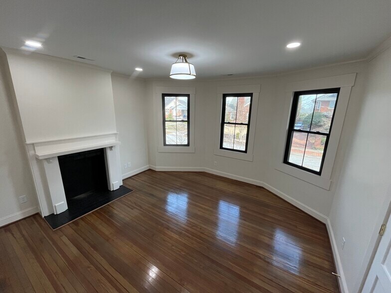 More Photos Of 700 Arlington Ave, Greenville Office For Sale