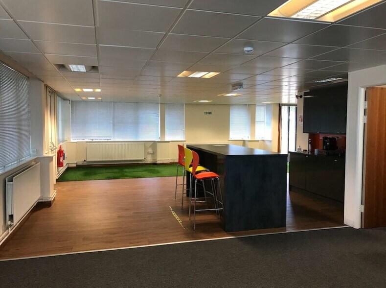 More Photos Of 13 Ocean Way, Cardiff Office For Sale