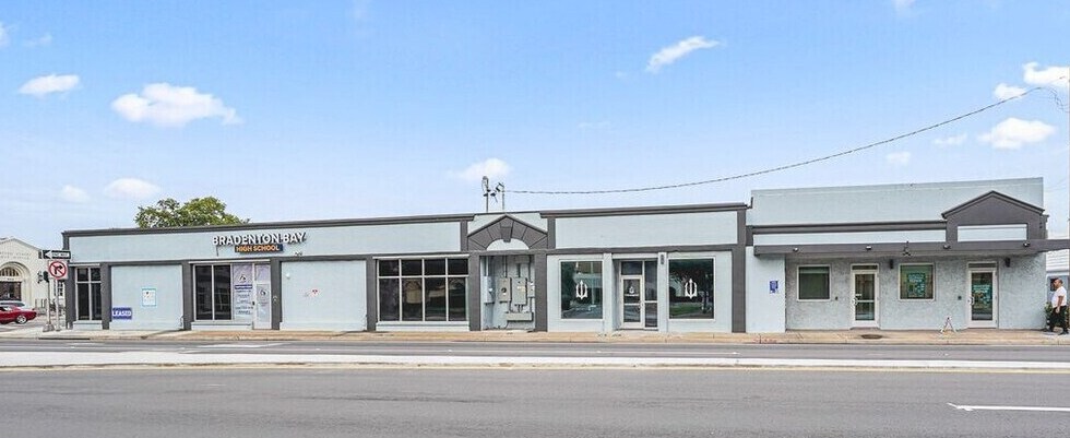 More Photos Of 817 Manatee Ave W, Bradenton Medical For Lease