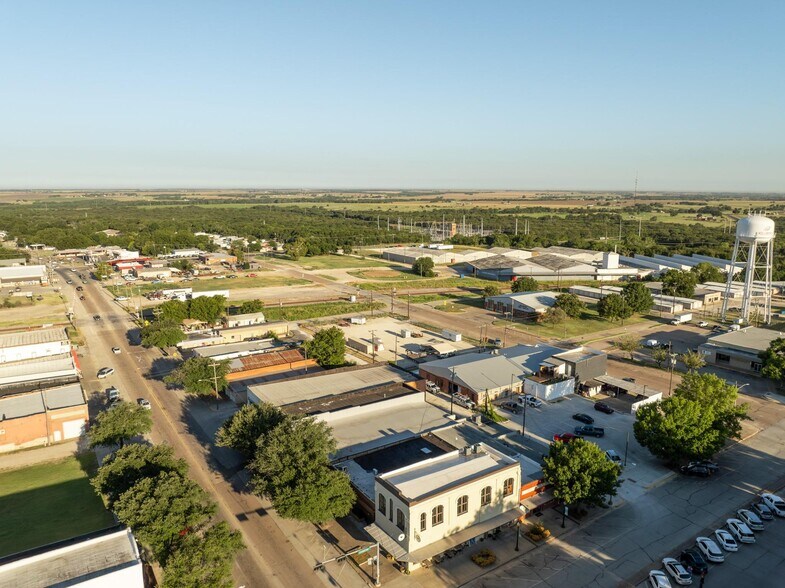 More Photos Of 104 W Elm St, Hillsboro Storefront Retail Office For Lease