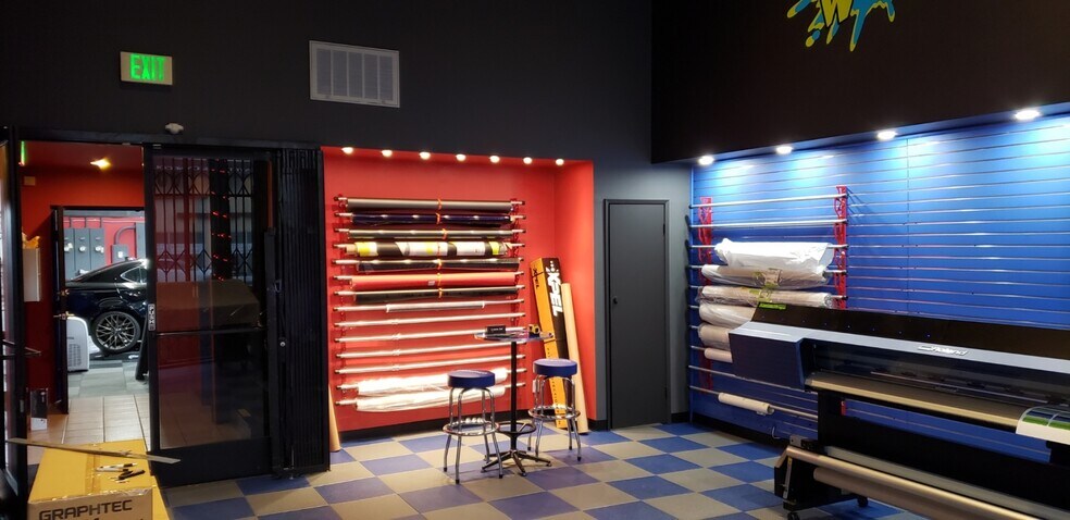 More Photos Of 18580 Ventura Blvd, Tarzana Loft Creative Space For Lease