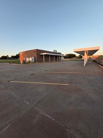 More Photos Of 609 S Coblake St, Apache Fast Food For Sale