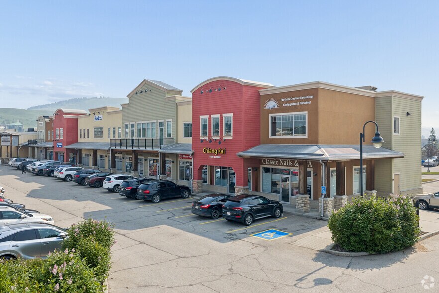 More Photos Of 120 5th Ave W, Cochrane Unknown For Lease