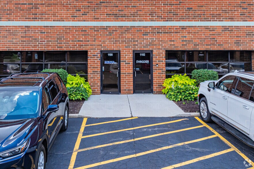 More Photos Of 1100-1110 N Main St, Lombard Manufacturing For Lease