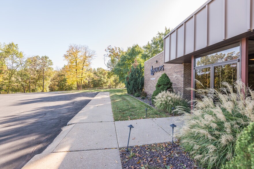 More Photos Of 1423 Randy Ln, Jefferson City Office For Sale
