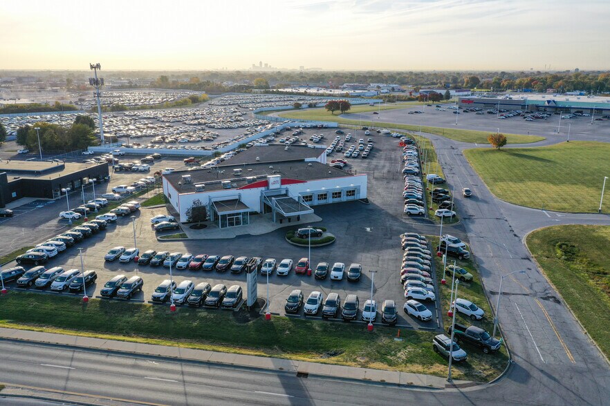 More Photos Of 5303 W Pike Plaza Rd, Indianapolis Auto Dealership For Lease