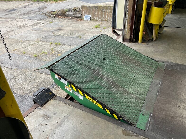 More Photos Of 6704 Pingree Rd, Crystal Lake Manufacturing For Lease