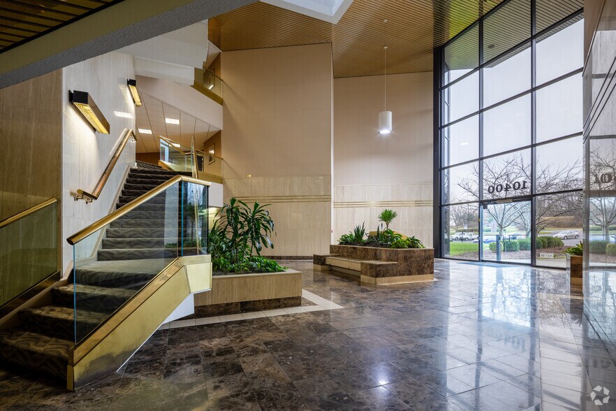 More Photos Of 10400 Linn Station Rd, Louisville Office For Lease