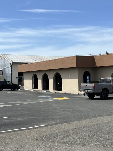 More Photos Of 4609 Auburn Blvd, Sacramento Flex For Lease