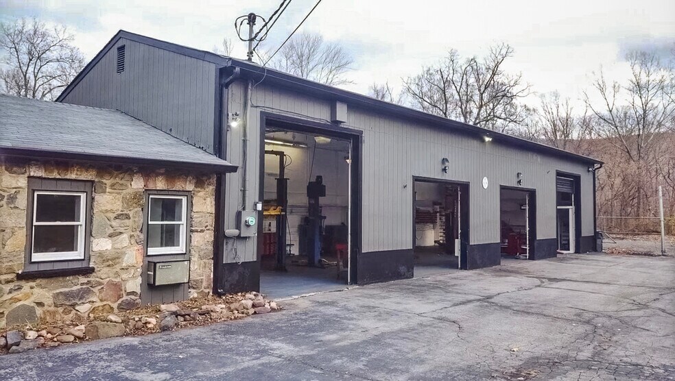 More Photos Of 53 Estrada Rd, Central Valley Warehouse For Lease