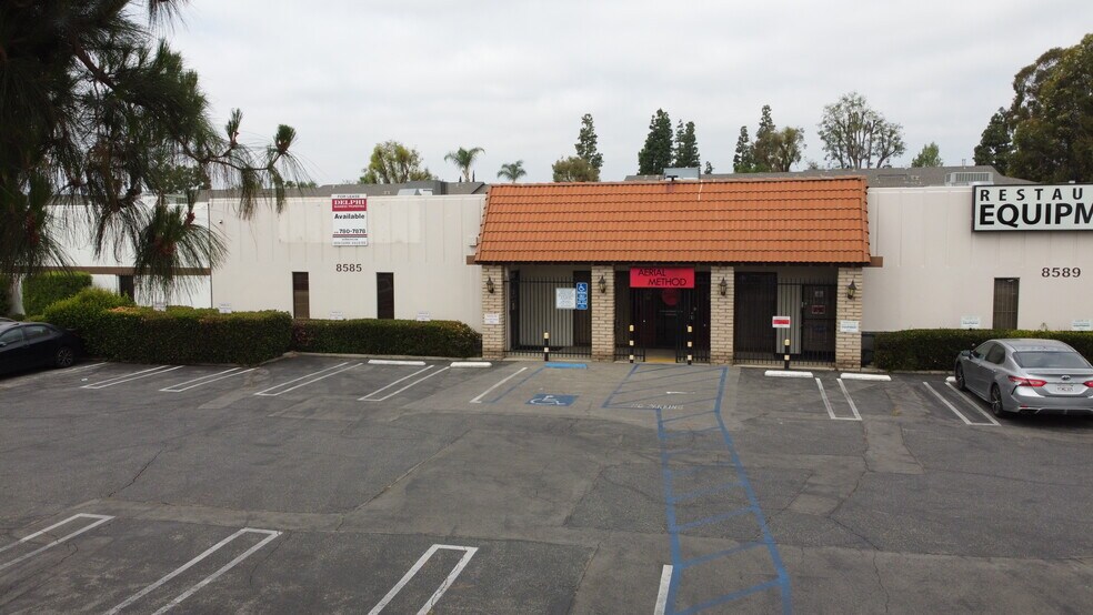 Primary Photo Of 8585-8587 Canoga Ave, Canoga Park Service For Lease