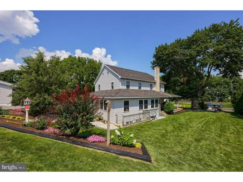 More Photos Of 240 Railroad Ave, Bird In Hand Flex For Sale