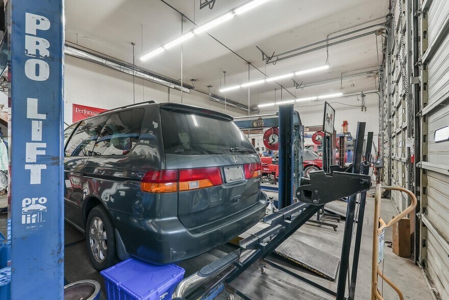 More Photos Of 555 N Pacific Hwy, Woodburn Auto Repair For Sale