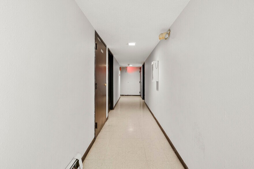 More Photos Of 1555 Graveley St, Vancouver Apartments For Sale