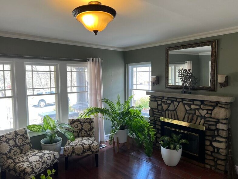 More Photos Of 1405 S Business Highway 65, Hollister Office Residential For Sale