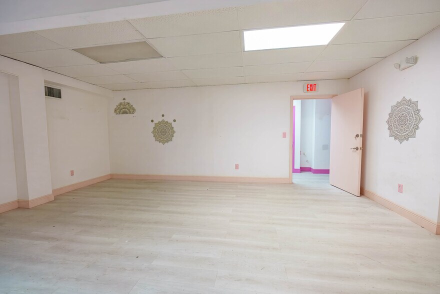 More Photos Of 7915 Biscayne Blvd, Miami Storefront Retail Residential For Lease