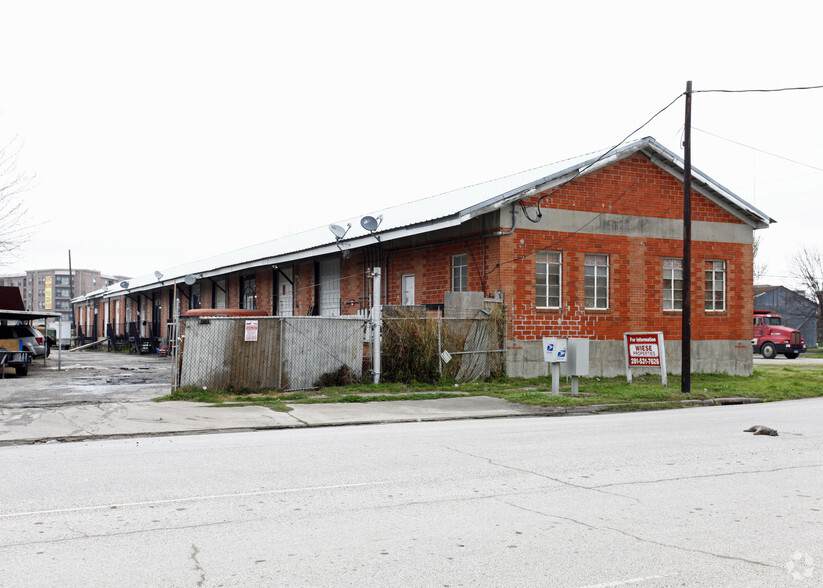 Primary Photo Of 2121 Congress St, Houston Warehouse For Sale