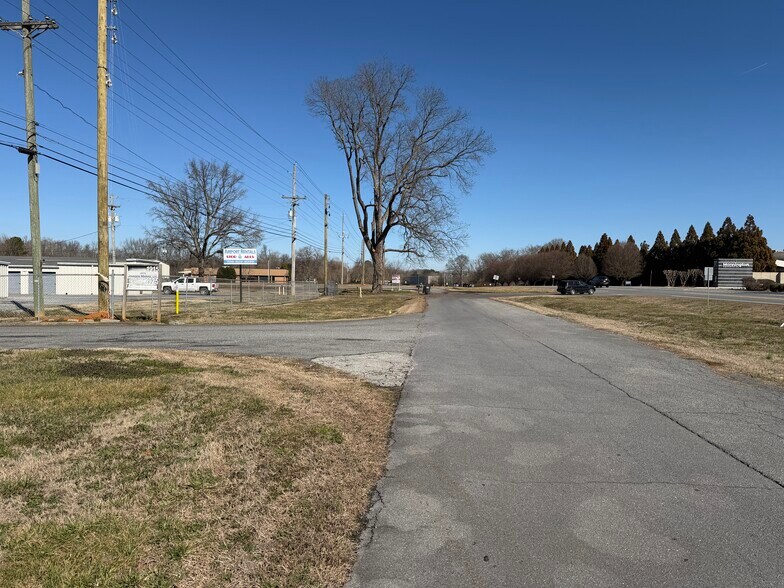 More Photos Of 1913 US 41 Hwy SW, Calhoun Flex For Lease