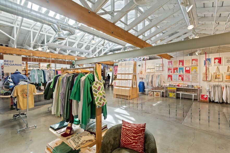 More Photos Of 383 N Indian Canyon Dr, Palm Springs Freestanding For Sale