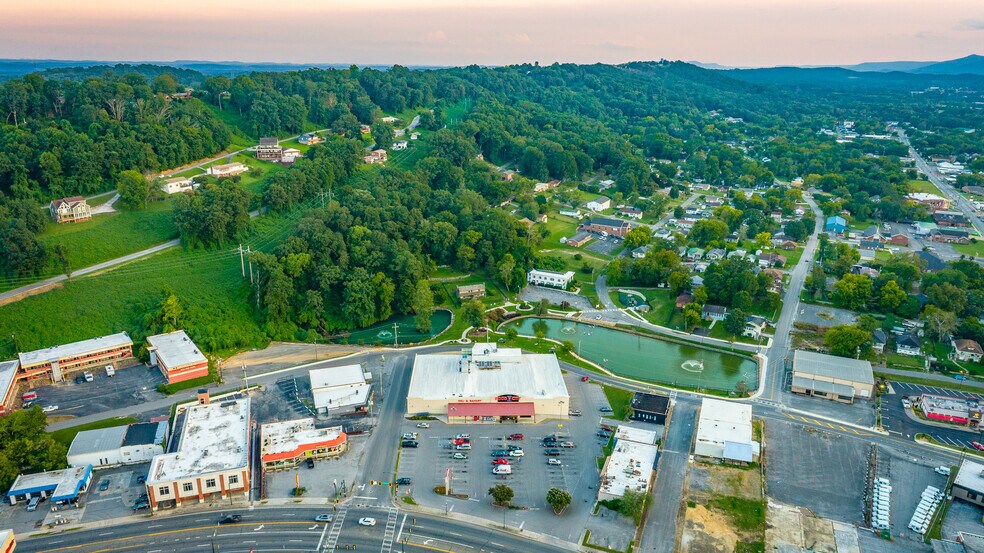 More Photos Of 319 Chickamauga Ave, Rossville Supermarket For Lease