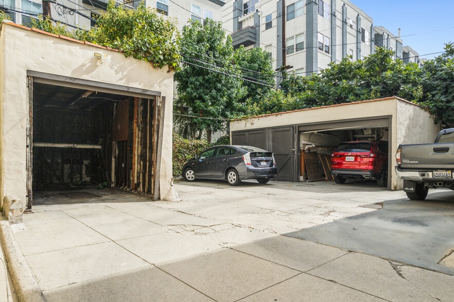 More Photos Of 664 S Cloverdale Ave, Los Angeles Apartments For Sale