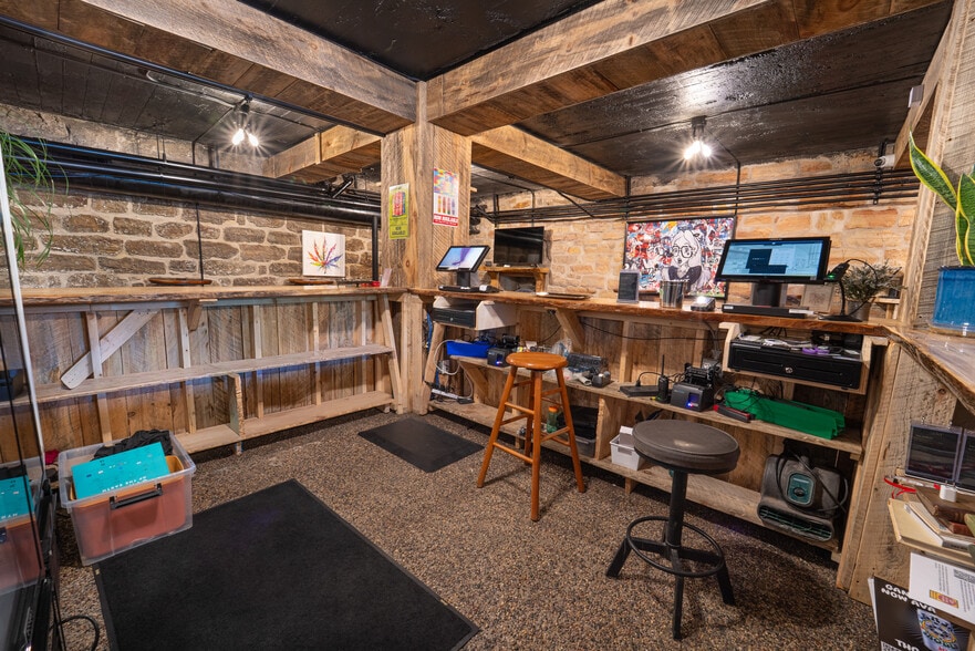More Photos Of 415 Broadway St S, Jordan Storefront Retail Office For Lease