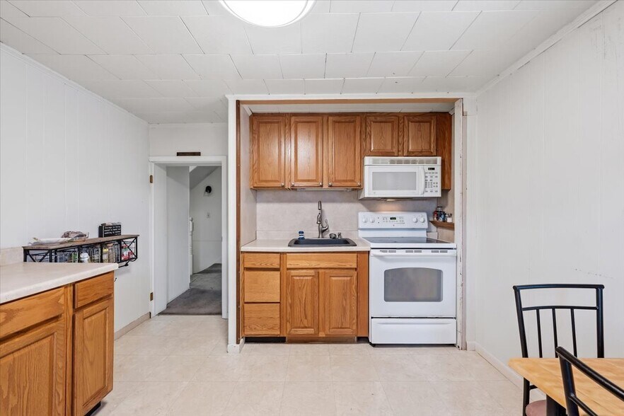 More Photos Of 402 W Moorestown Rd, Nazareth Medical For Sale