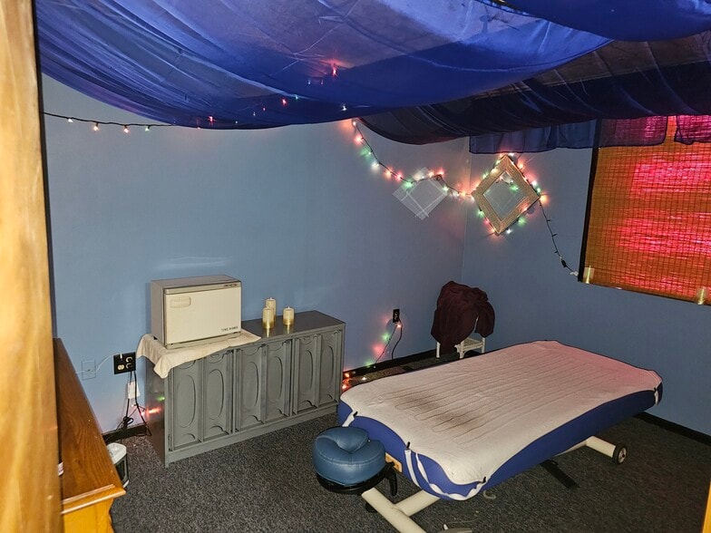 More Photos Of 220 S Ashland St, Cambridge Storefront Retail Office For Sale