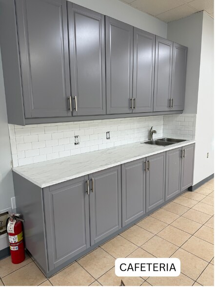 More Photos Of 2500 Freedland Rd, Hermitage Manufacturing For Lease