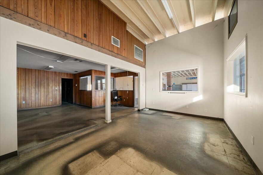 More Photos Of 1118 N Magnolia Ave, Ocala Warehouse For Sale