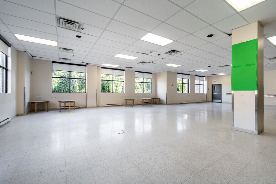 More Photos Of 9120-9140 Boul Perras, Montréal Apartments For Sale