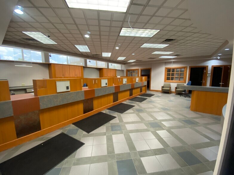 More Photos Of 2700 W Jackson St, Muncie Bank For Sale