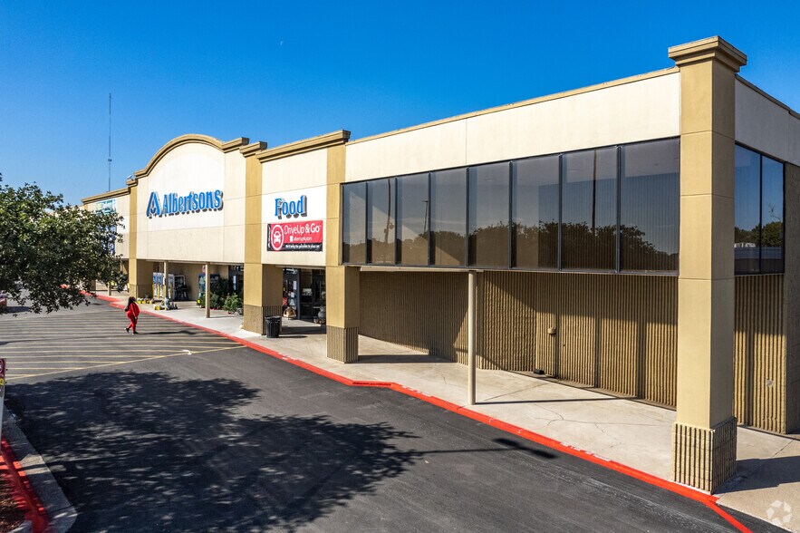 More Photos Of 4400 Little Rd, Arlington Unknown For Lease