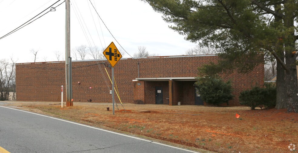 More Photos Of 1604 Prospect St, High Point Manufacturing For Lease