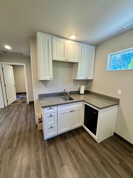 More Photos Of 6500 SW Beaverton-Hillsdale Hwy, Portland Office For Sale