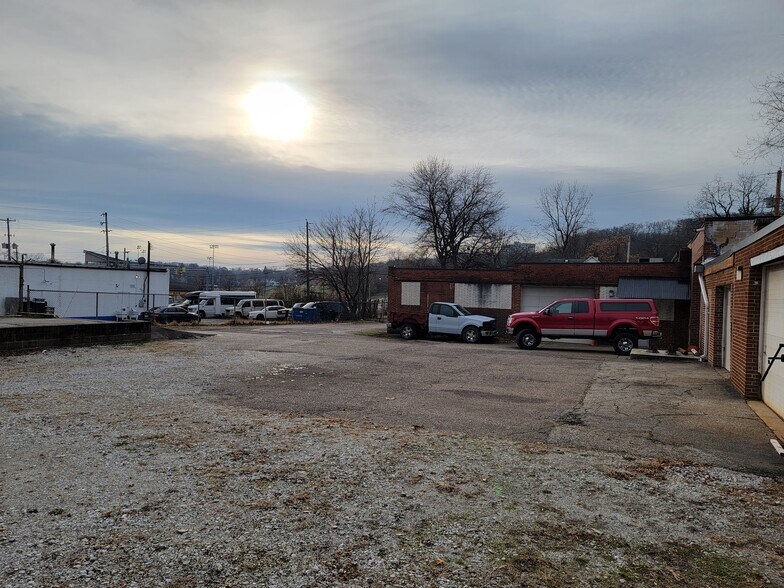 More Photos Of 771 Moon St, Akron Warehouse For Lease