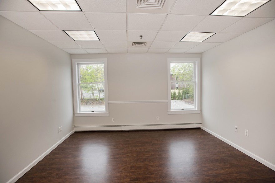 More Photos Of 59-67 Elm St, New Canaan Storefront For Lease