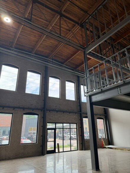 More Photos Of 1325 Quincy St NE, Minneapolis Loft Creative Space For Lease