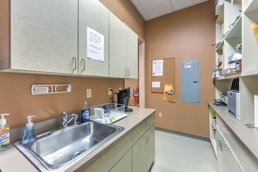 More Photos Of 2850 S Jones Blvd, Las Vegas Office For Sale